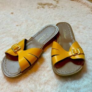 Girls saltwater sandals